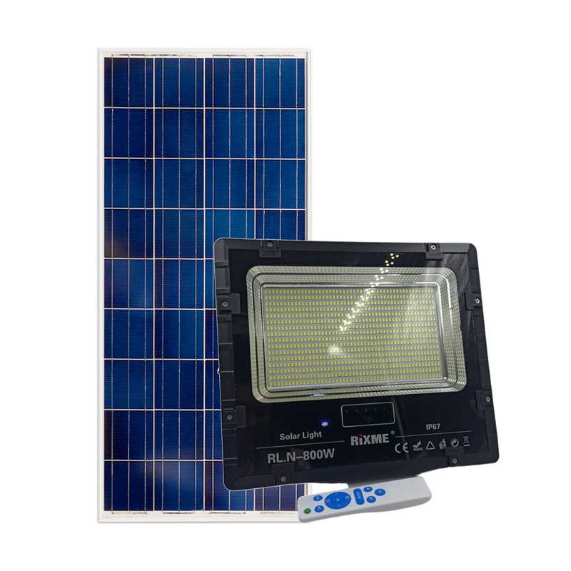 Ηλιακός προβολέας LED σε μαύρο χρώμα, με ισχύ 800W, φωτοκύτταρο και τηλεχειριστήριο.